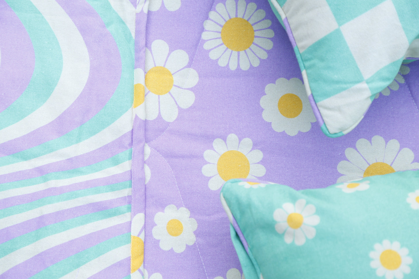 Daisy Dreams (Bedsheet with 2 pillow Covers)