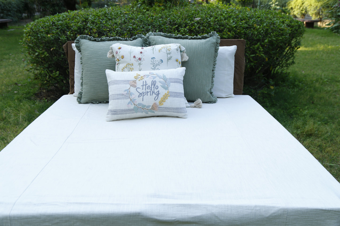 Hello Spring (Bedsheet with 2 pillow Covers)