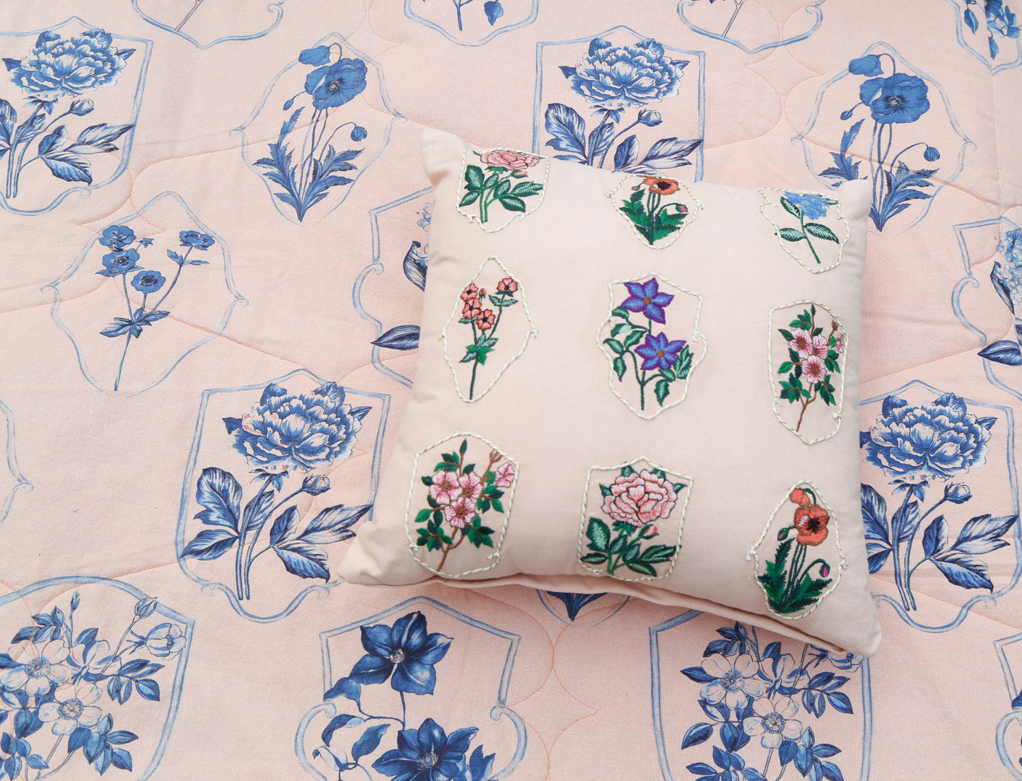 Peak Petals (Bedsheet with 2 pillow Covers)