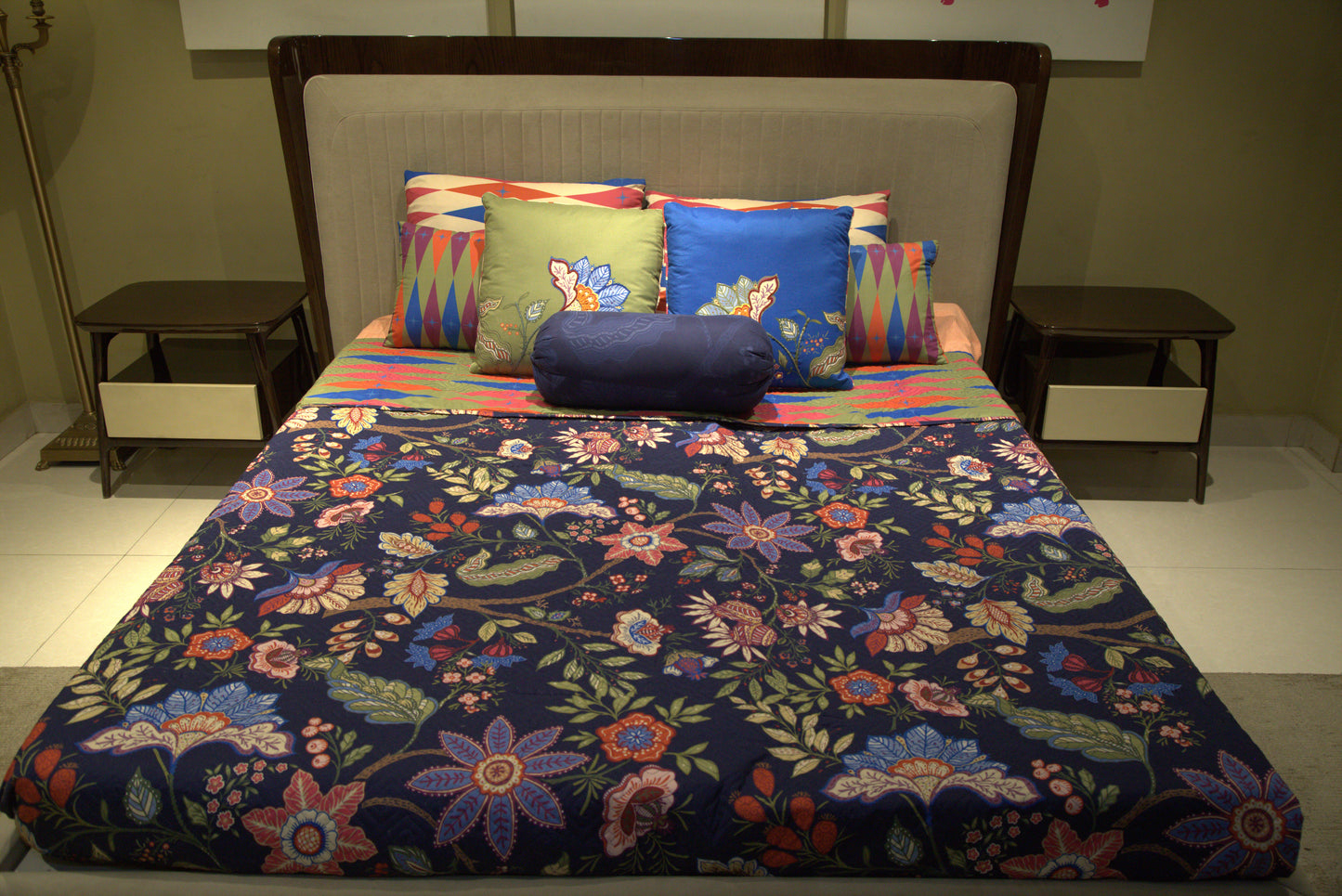 Vivid Kalakaari ( Reversable Bedcover With Two Pillow Cover )