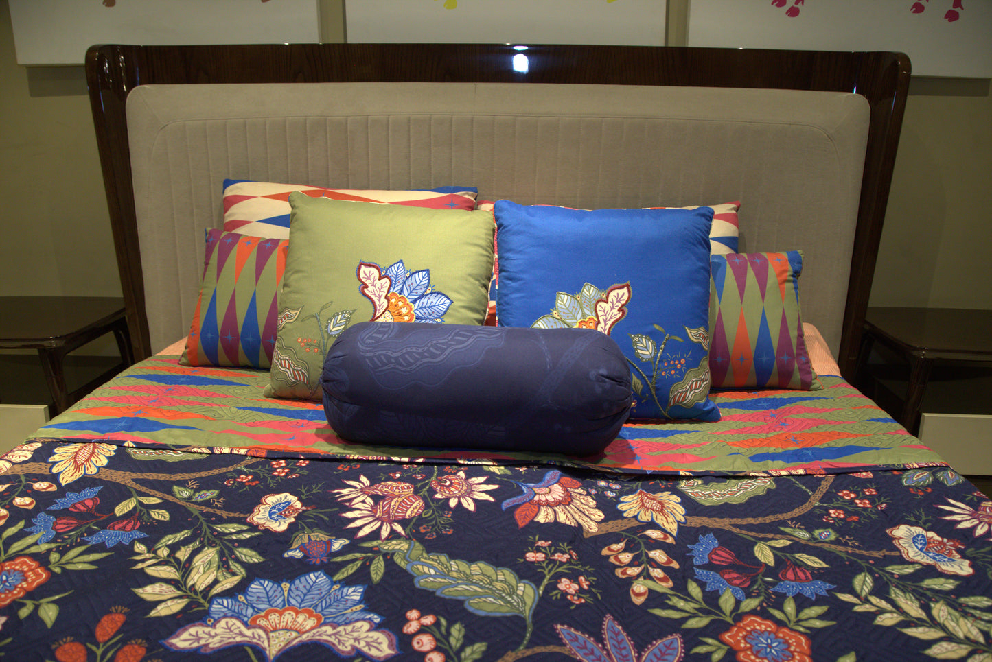 Vivid Kalakaari ( Reversable Bedcover With Two Pillow Cover )